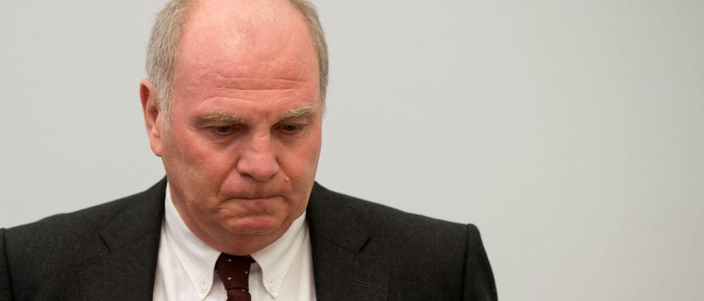 Uli Hoeneß Er werde „alles dafür tun, dass dieses für mich bedrückende Kapitel abgeschlossen werden kann“.