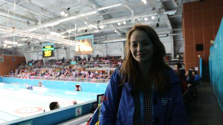 PZ-Reporterin Nastja Rusavskaja im Curling-Stadion.