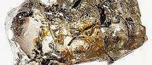 Edel. In diesem Diamant fanden die Forscher winzige Stücke des Minerals Ringwoodit - und darin rund ein Gewichtsprozent Wasser. 