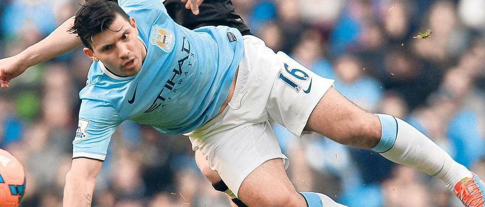 In Schräglage geraten. Manchester City verlor zuletzt wichtige Spiele wie am Wochenende gegen Wigan. Angreifer Sergio Aguero (vorn) zählt zu den Spielern, die in schwierigen Phasen gern mal abtauchen.