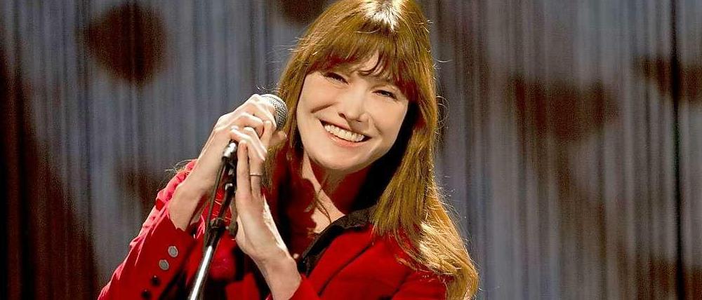 Carla Bruni auf der Bühne.