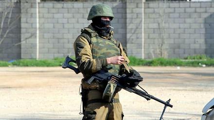 Ein mutmaßlicher russischer Soldat auf der Krim.