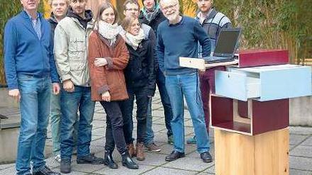 Europäischer Rollcontainer.  Schüler der Marcel-Breuer-Schule in Pankow haben mit Schülern aus Ungarn, Spanien und aus der Slowakei ein Möbelstück entworfen. 
