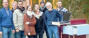 Europäischer Rollcontainer.  Schüler der Marcel-Breuer-Schule in Pankow haben mit Schülern aus Ungarn, Spanien und aus der Slowakei ein Möbelstück entworfen. 