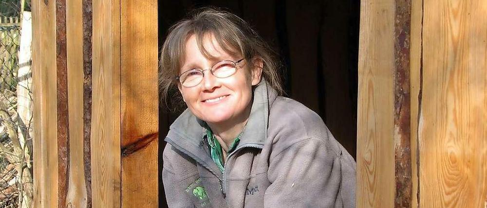 Die Waldfee, genauer gesagt, die Waldpädagogin von Zehlendorf. Bettina Foerster-Baldenius arbeitet seit 17 Jahren im Wald und für die Kinder Berlins.