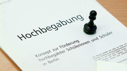 Berlin bietet neben den Schnelllernerklassen noch weitere Fördermöglichkeiten für besonders intelligente Kinder.