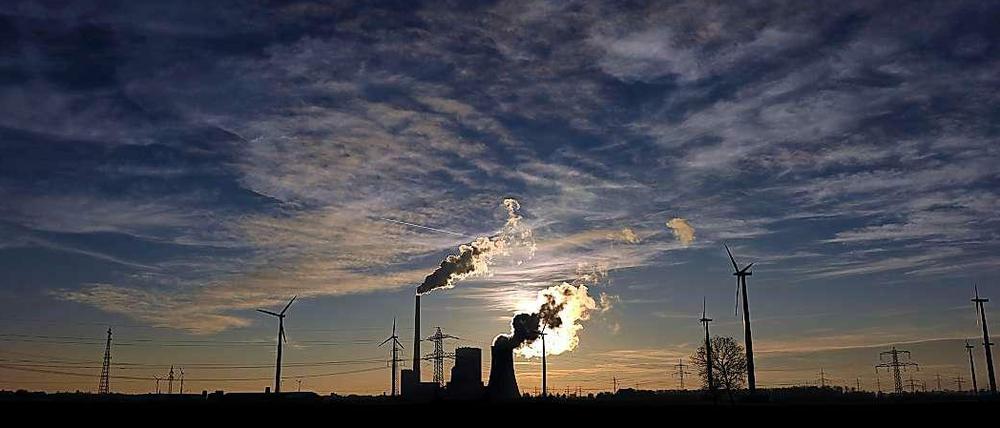 Brückentechnologie. Bisher kann der Strombedarf nicht allein aus erneuerbaren Energiequellen gedeckt werden. Trotzdem sollte man in der Übergangszeit nicht von Kernkraft auf Kohle ausweichen.
