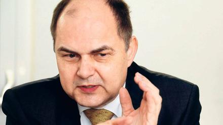 Parteifreund. Christian Schmidt fragt sich, ob es richtig war, dass nur Hans-Peter Friedrich Konsequenzen aus der Edathy-Affäre gezogen hat.