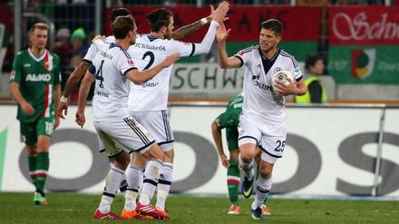 Matchwinner beim Schalker Sieg in Augsburg: Klaas-Jan Huntelaar (r.).