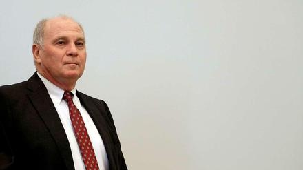 Hat wenig zu lachen: Uli Hoeneß am Münchener Landgericht.