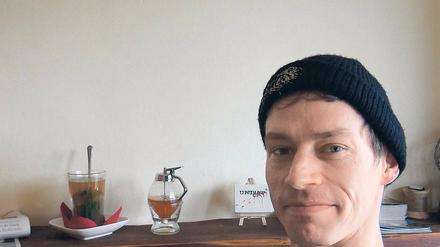 Jürgen Horrwarth beim Teetrinken im Örly.