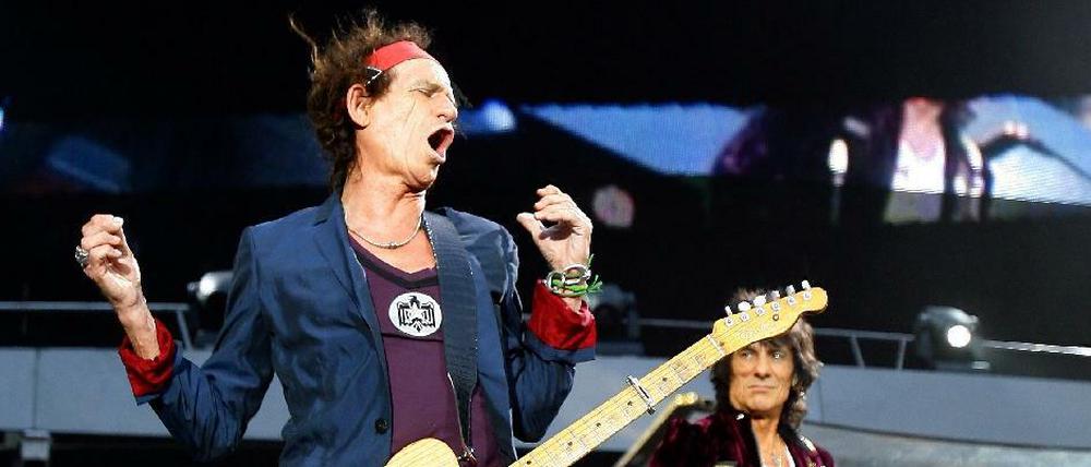 Keith Richards (links) gibt auch mit 70 Jahren alles.