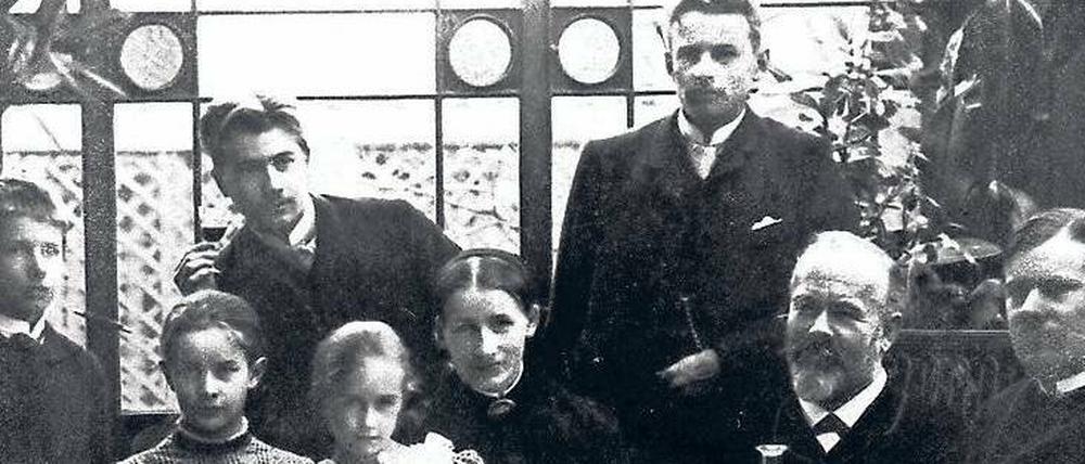 Familienbande. Max Weber (rechts) mit den Eltern Max und Helene sowie den Geschwistern im Jahr 1888 in Charlottenburg.