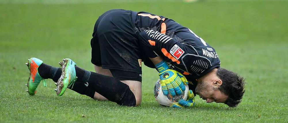 Quälendes Warten. Die Zukunft von Torwart Daniel Haas beim 1. FC Union ist ungewiss.