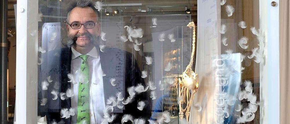 Aufforderung zum Mitzählen. Johannes Vogel vom Berliner Naturkundemuseum – fotografiert in der Ausstellung „Federflug“ – will Bürger zu Wissenschaftlern machen.