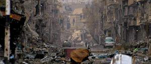 Eine zerstörte Straße in Deir Ezzor