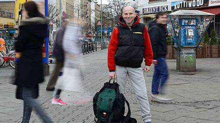 Nirgendwo zuhause. Adam Jaskula lebt seit vier Wochen in Berlin – nach Stationen in England und Frankreich, Norwegen und Zypern, Spanien und Schweden.Foto: Mike Wolff