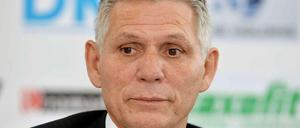 Sieht die Hauptschuld nicht beim Trainer: Eisbären-Manager Peter John Lee.