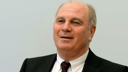 Hat Uli Hoeneß die Millionenbeträge wirklich im Alleingang bewegt?