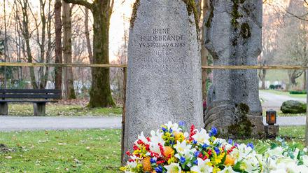 Grab von Dieter Hildebrandt in München - die Vorderseite.