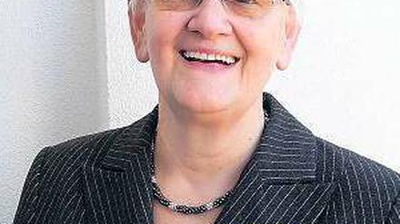 Adelheid Simon mit dem Bundesverdienstkreuz am Bande