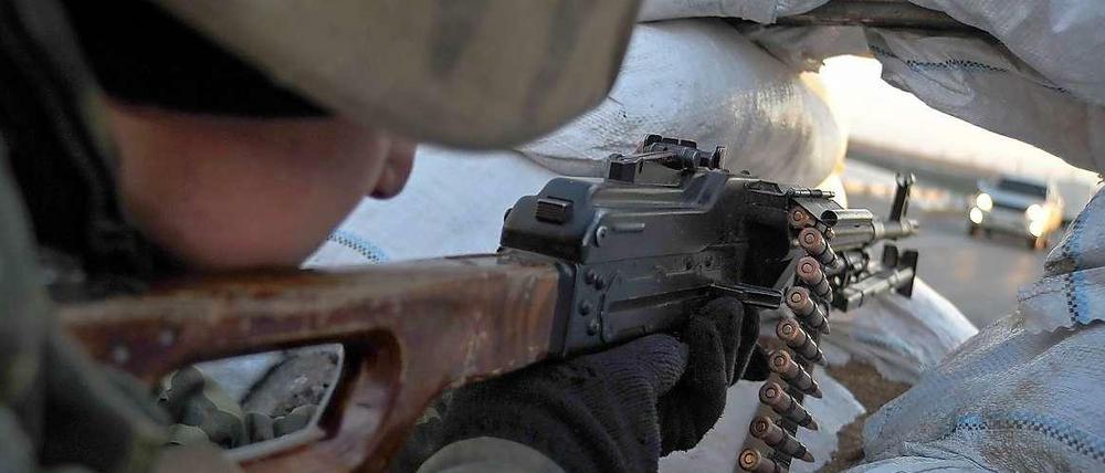 Auf der Krim ist am Dienstag ein ukrainischer Soldat getötet worden.