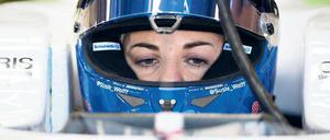 Sie hat den Helm auf. Beim Saisonauftakt am Wochenende ist Wolff noch nicht am Start, dafür aber im Juli in Silverstone.