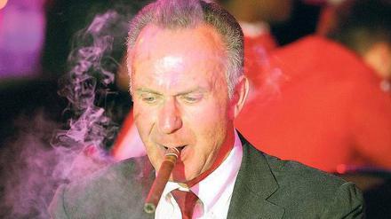 Nach Uli Hoeneß wird Rummenigge noch wichtiger. Das Alphatier mit Stallgeruch spielte schon in den 70ern für Bayern.