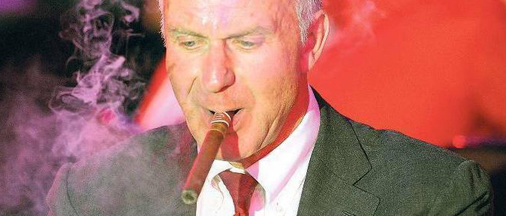 Nach Uli Hoeneß wird Rummenigge noch wichtiger. Das Alphatier mit Stallgeruch spielte schon in den 70ern für Bayern. 