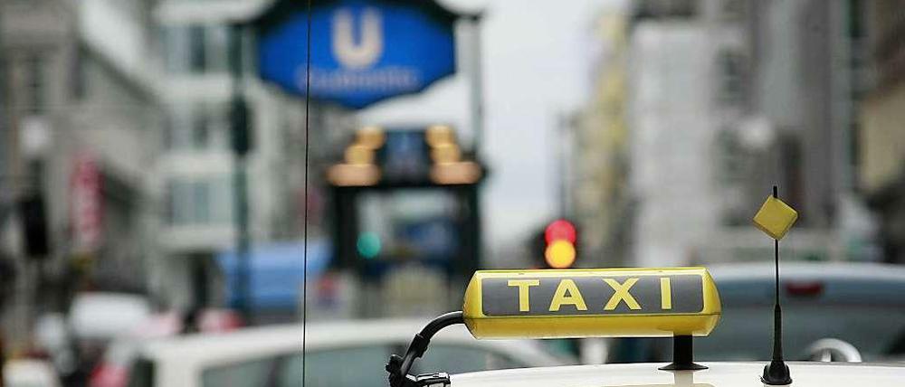 Wenn die Zeit drängt, ist das Taxi häufig die letzte Option doch noch pünktlich anzukommen - auch für Schüler.