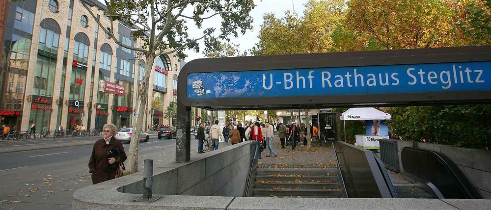 Kein Zug wird kommen. Fahrgäste in Steglitz müssen sich wochenlang auf Behinderungen einstellen.