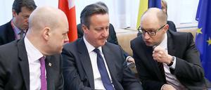Der ukrainische Regierungschef Arseni Jazenjuk (rechts) auf dem EU-Gipfel in Brüssel.