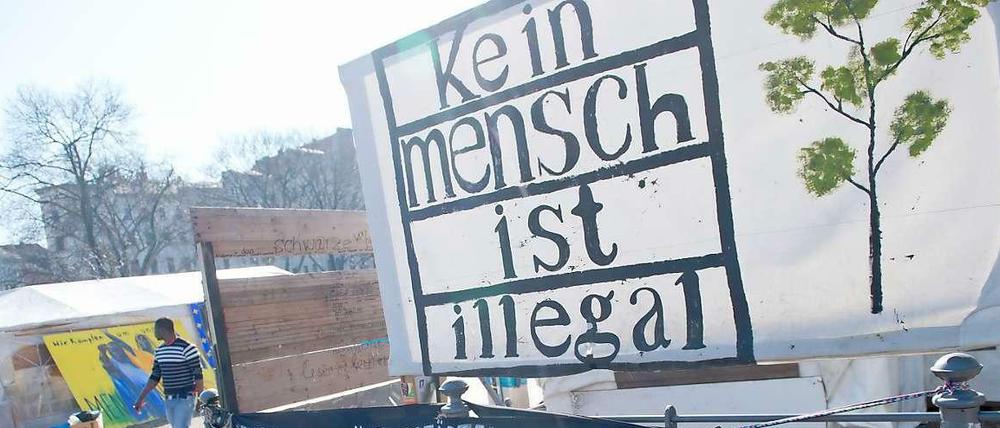 Buden und Zelte. Von Integrationssenatorin Dilek Kolat (SPD) gibt es ein Angebot an die Flüchtlinge vom Oranienplatz, wenn sie den Platz räumen. 