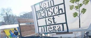 Buden und Zelte. Von Integrationssenatorin Dilek Kolat (SPD) gibt es ein Angebot an die Flüchtlinge vom Oranienplatz, wenn sie den Platz räumen. 