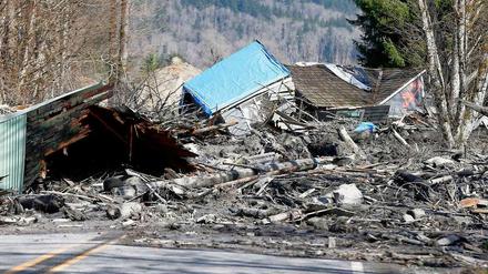 Überschwemmter Highway: Bis zu 6 Meter Hohe Schlammlawine