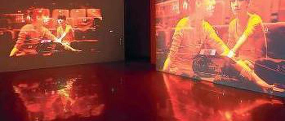 Junge Kunst aus Peking. Links „Cinema“ (2013), eine Sieben-Kanal-Videoinstallation von Fang Lu.