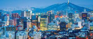Glänzende Aussichten. Die Republik Korea spielt mittlerweile eine Schlüsselrolle in Ostasien. Vor allem die mondäne Hauptstadt Seoul strahlt mit ihrer Infrastruktur auf die Region aus.
