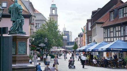 In Sichtweite. Das Foto entstand in der Altstadt Spandau - ganz hinten ist der Turm der Arcaden zu sehen.