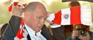 Bayern-Präsident Uli Hoeneß ist wegen Steuerhinterziehung zu einer Haftstrafe von drei Jahren und sechs Monaten verurteilt worden. Sehen Sie hier die Ereignisse seit Bekanntwerden seiner Selbstanzeige in Bildern. 