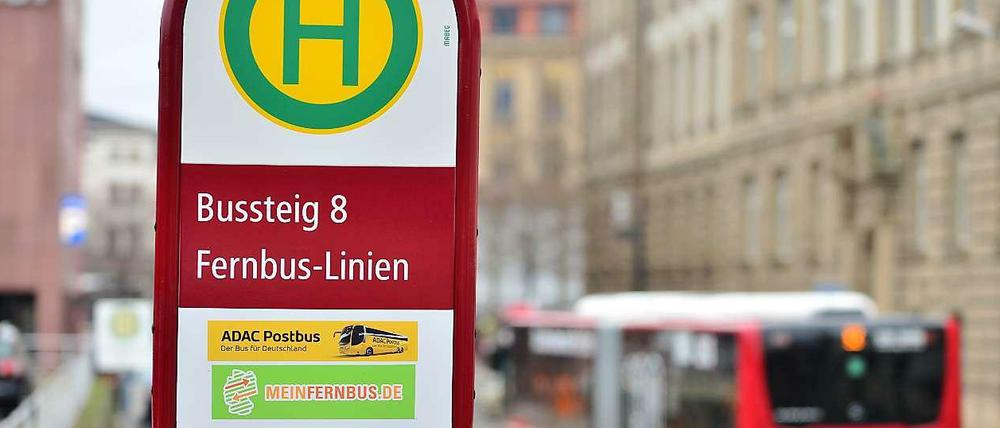 Haltestelle für Fernbuslinien in Erfurt.