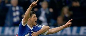 Typische Handbewegung. Klaas-Jan Huntelaar jubelt über eines seiner Tore.