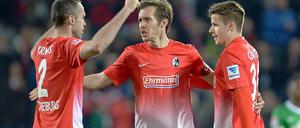 Dreifache Freude an der Dreisam: Freiburgs Pavel Krmas , Julian Schuster und Christian Günter (v. l. n. r.) bejubeln den 3:1-Sieg.