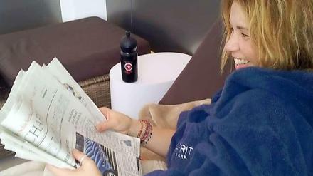 Entspannung im Fitness Studio und dem Tagesspiegel. Schauspielerin Tina Ruland.