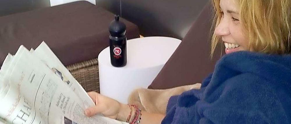 Entspannung im Fitness Studio und dem Tagesspiegel. Schauspielerin Tina Ruland.