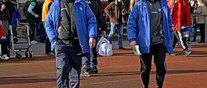 Viktoria-Trainer Thomas Herbst (links).