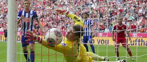 Nur Siegen ist schöner. Herthas Torhüter Robert Kraft legte sich im Hinspiel einen Ball selbst ins Tor.