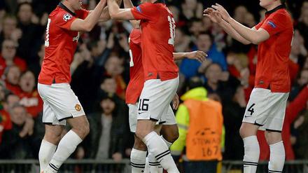 Immer das Gleiche. Van Persie trifft, seine Mitspieler treten zum Jubeln an.