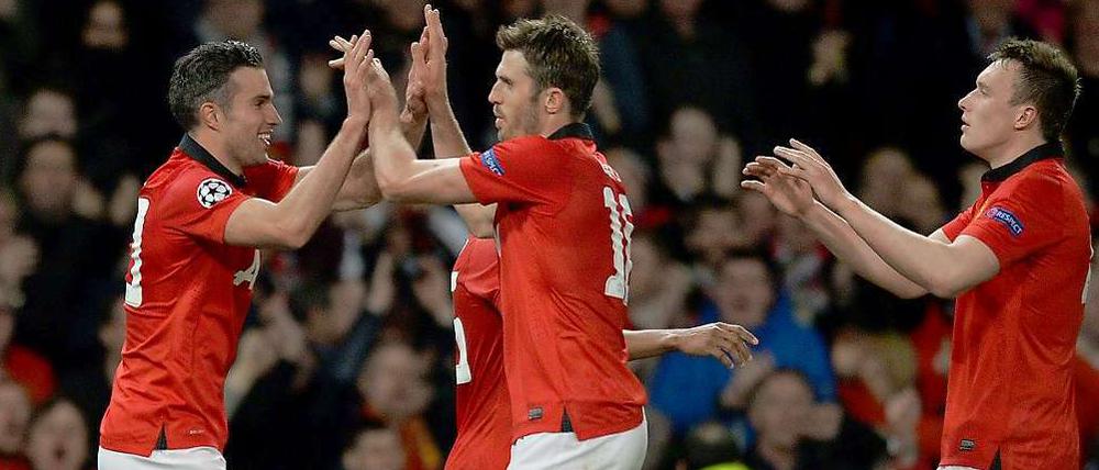 Immer das Gleiche. Van Persie trifft, seine Mitspieler treten zum Jubeln an.