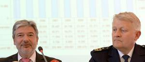 Brandenburgs Innenminister Holzschuher und Polizeipräsident Feuring weisen die Vorwürfe zurück.