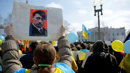 Auch die Demonstranten in der Ukraine machen vom Hitler-Putin-Vergleich regen Gebrauch.